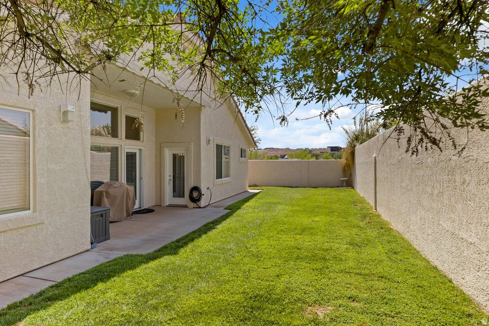 RIVERWOOD TOWNHOMES - Residential