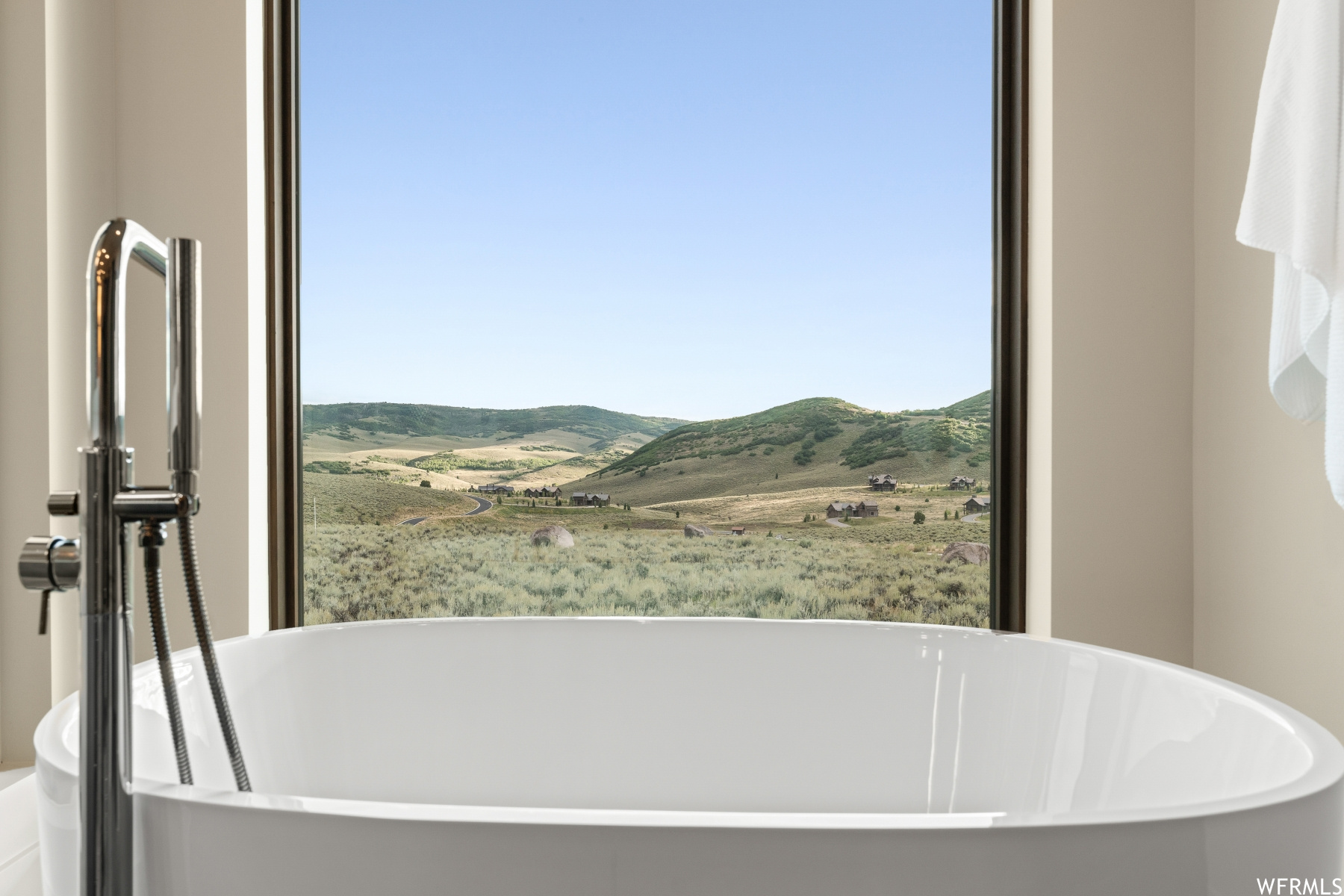 Kamas, Utah 84036, United States, 6 Bedrooms Bedrooms, ,6 BathroomsBathrooms,Residential,Pending,74556