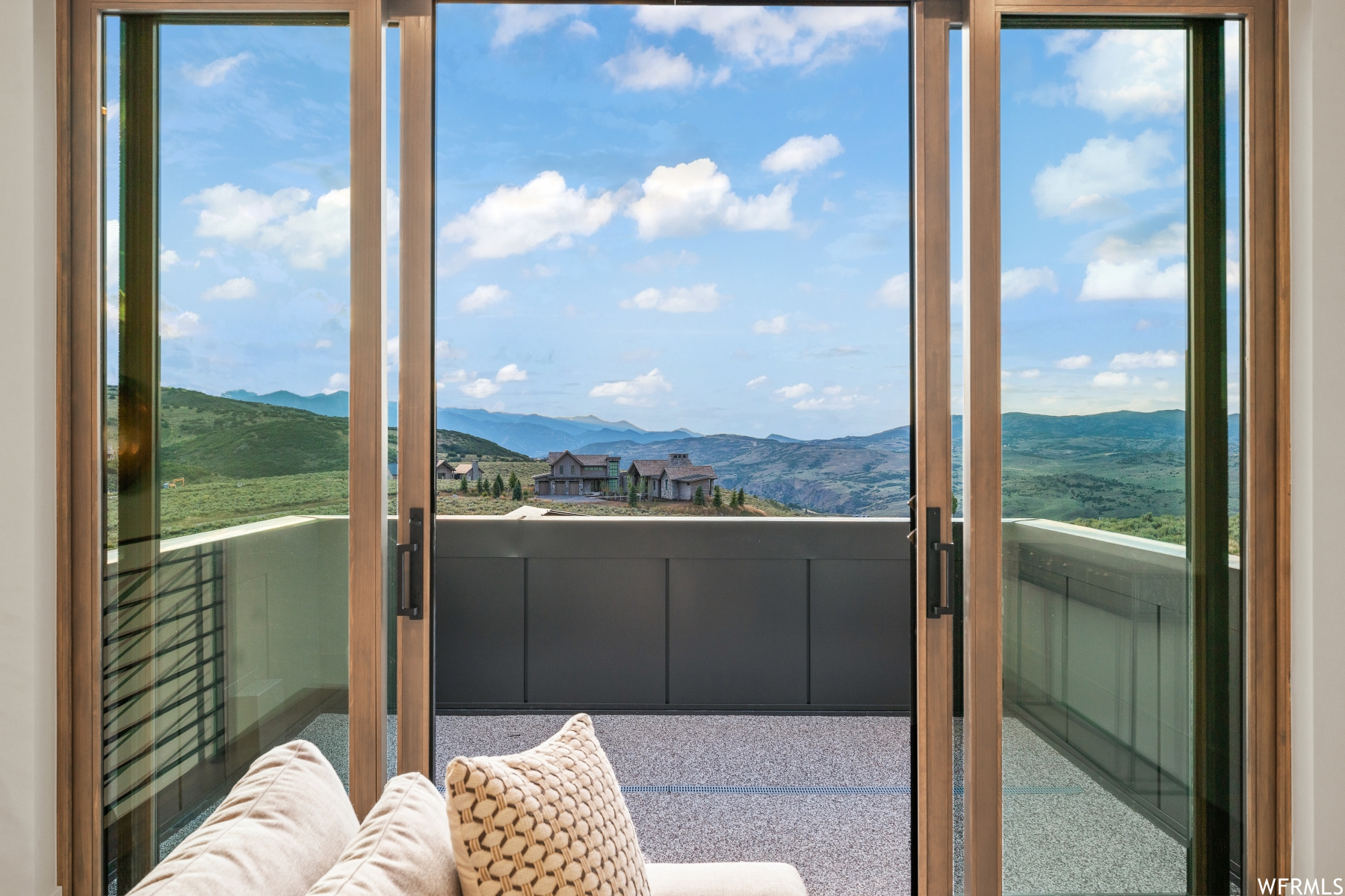 Kamas, Utah 84036, United States, 6 Bedrooms Bedrooms, ,6 BathroomsBathrooms,Residential,Pending,74556