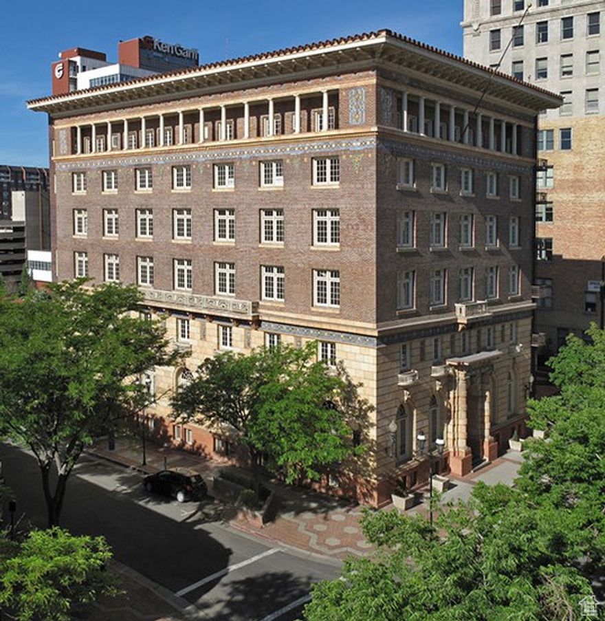 768 RSF - 23,691 RSF Contiguous Available Direct access to TRAX Meeting/event space for 8-350 people  Possibility to lease smoke stack signage for tenant