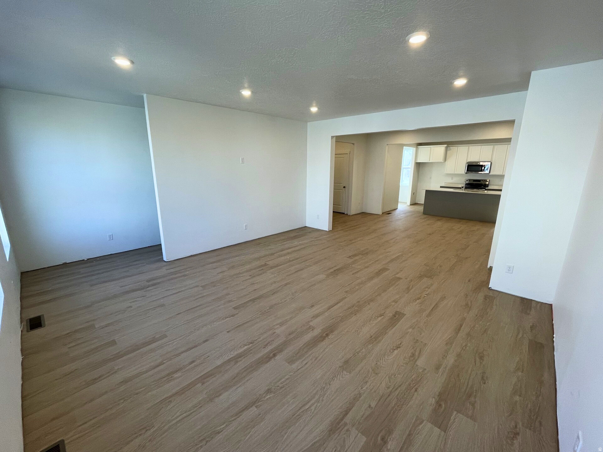 BEACON POINTE - Residential