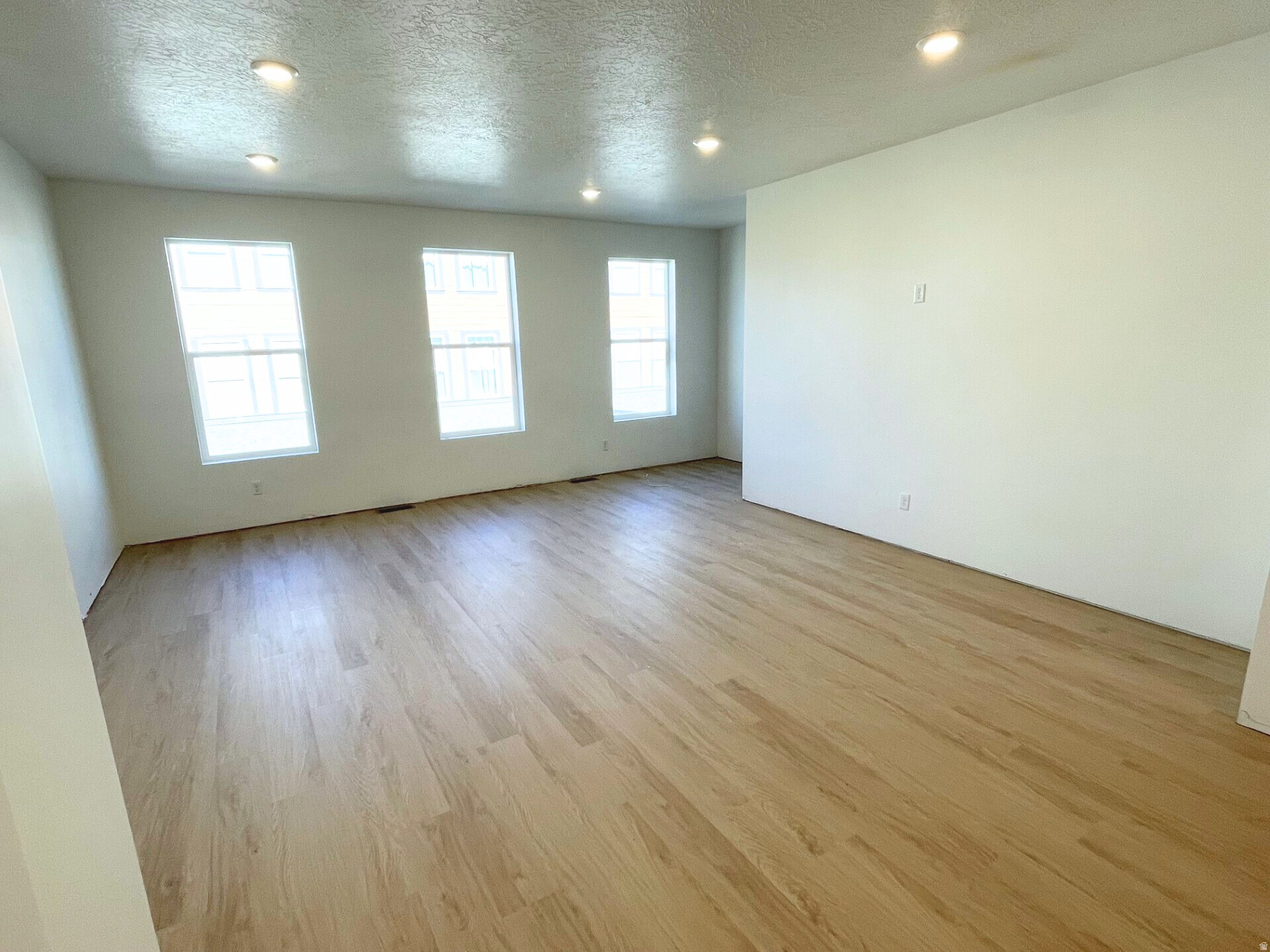 BEACON POINTE - Residential