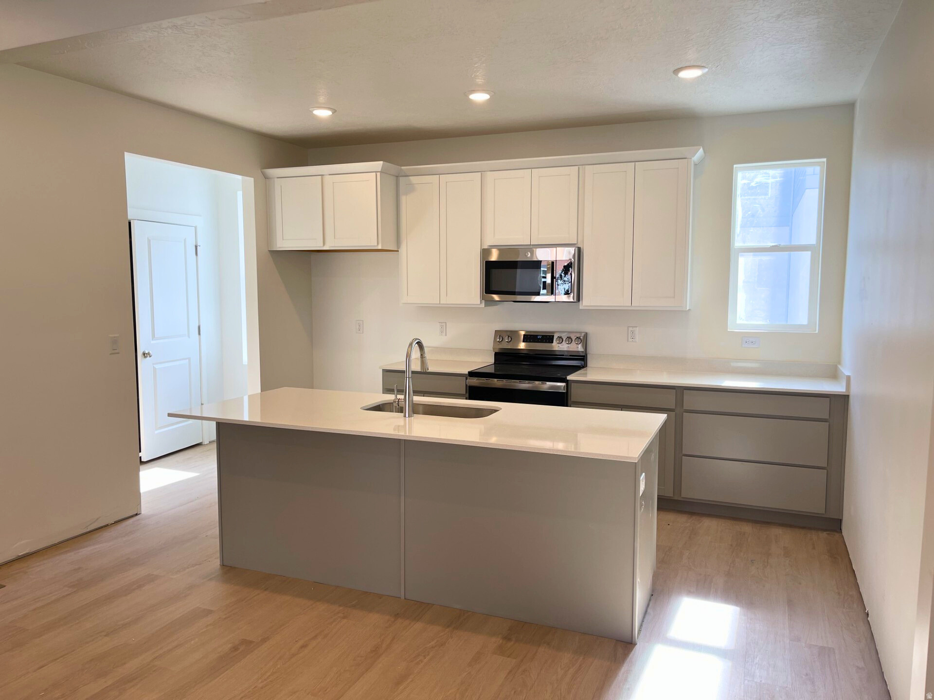 BEACON POINTE - Residential