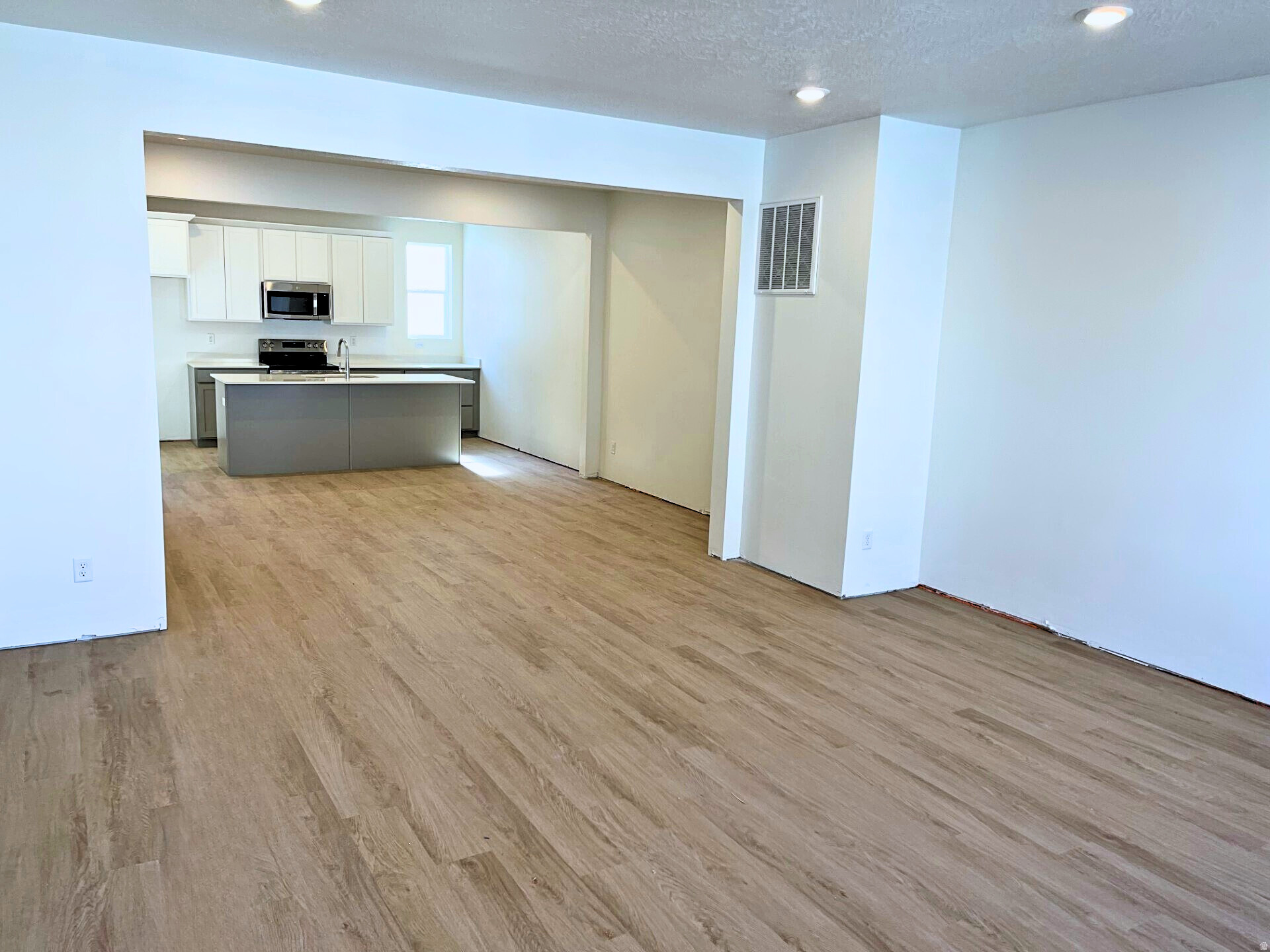 BEACON POINTE - Residential