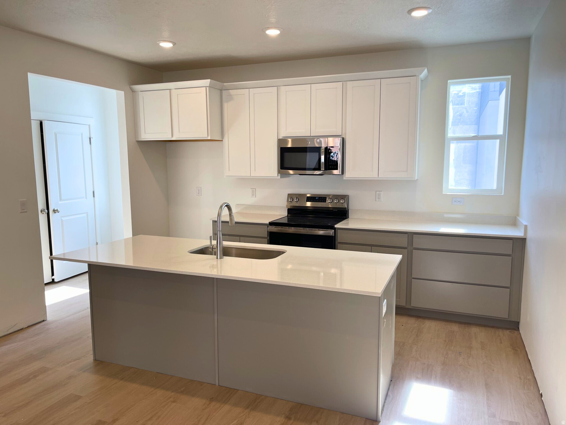 BEACON POINTE - Residential