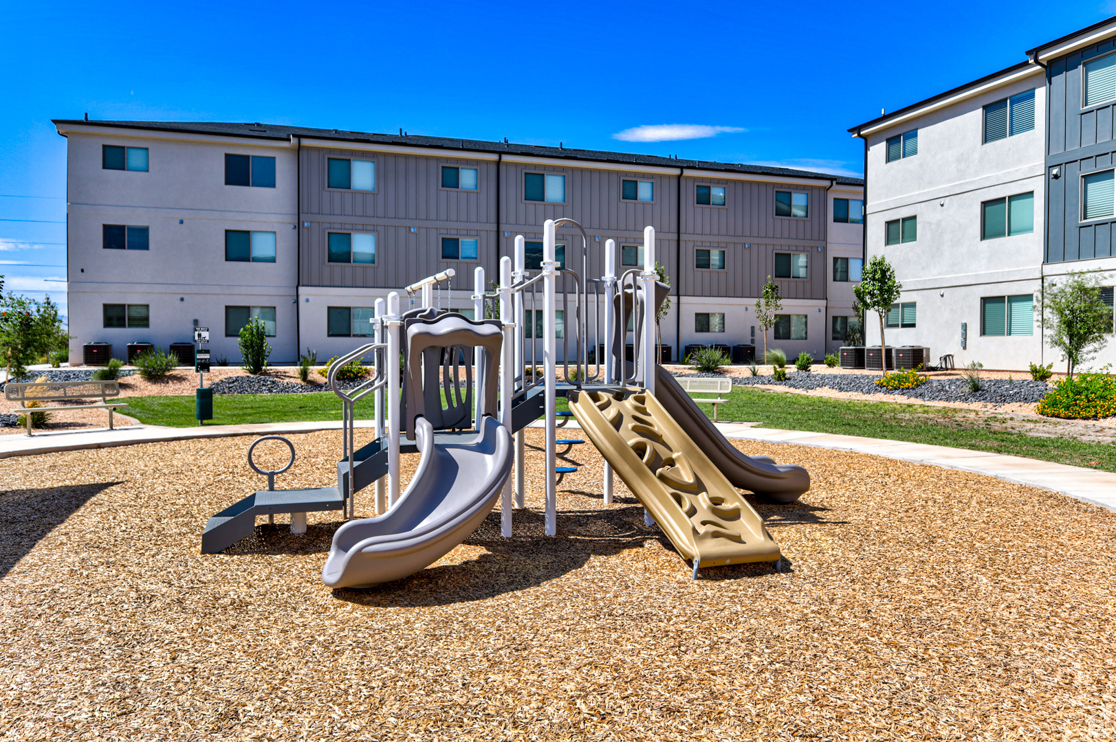 RED VISTA CONDOMINIUMS - Residential