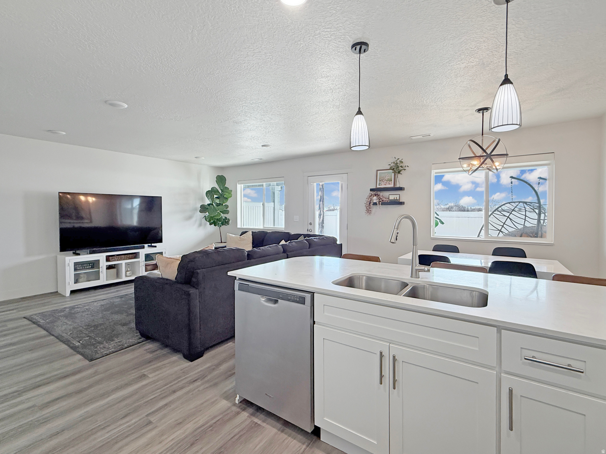 ELLIE'S LANDING - Residential