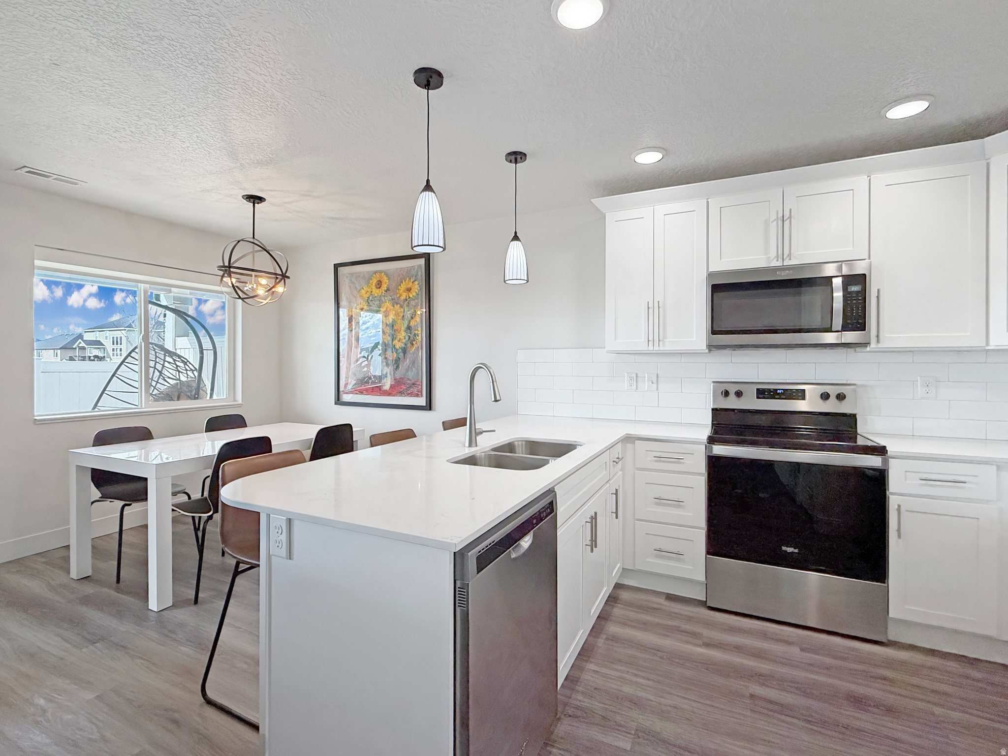 ELLIE'S LANDING - Residential