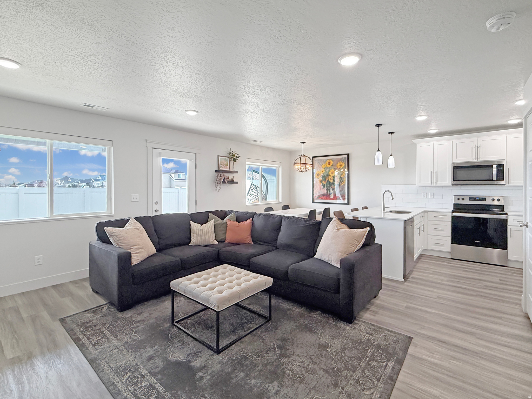 ELLIE'S LANDING - Residential