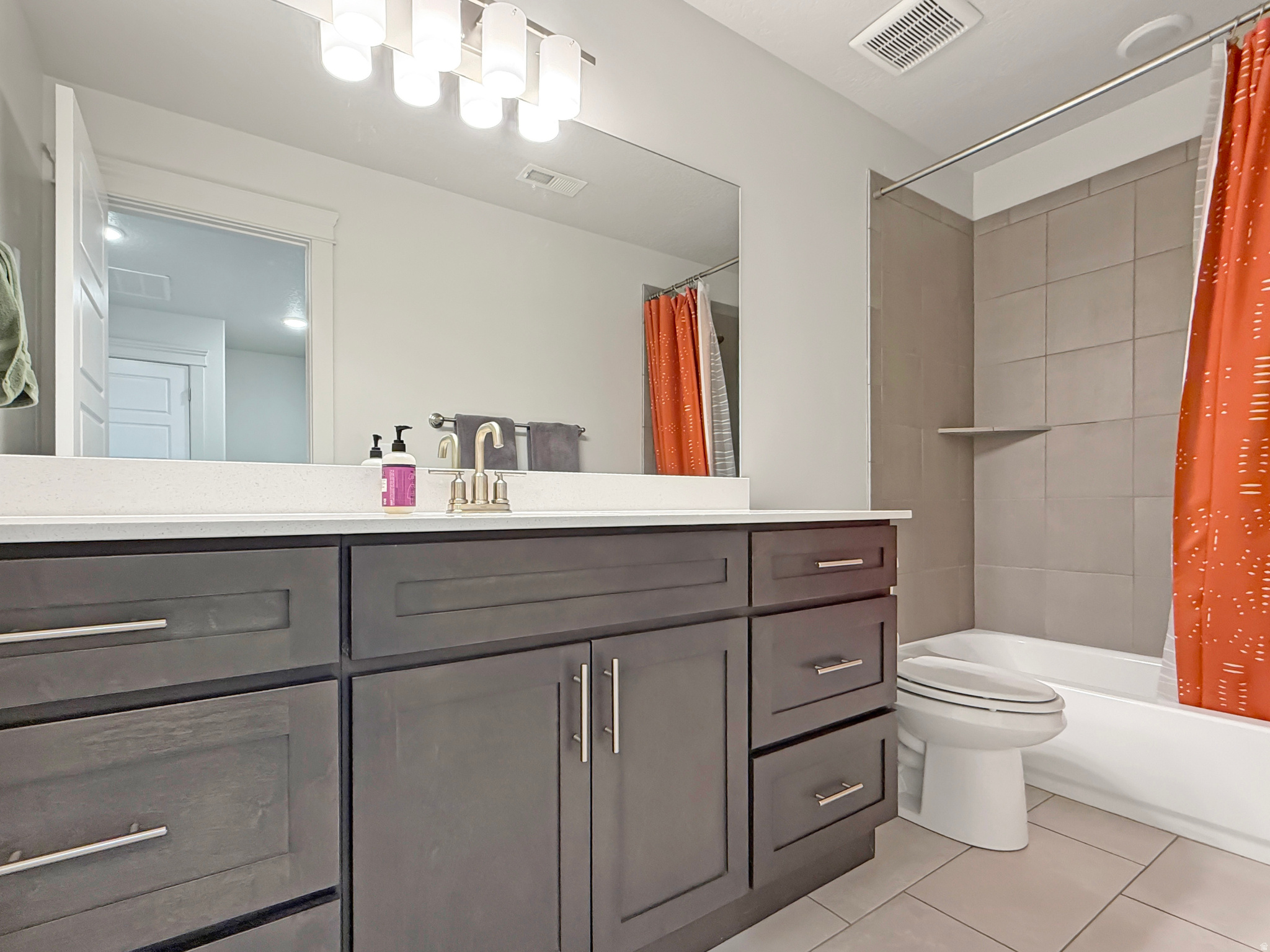 ELLIE'S LANDING - Residential