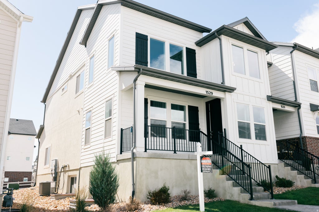 Photo of 1529 W SKYLINE DR, Saratoga Springs, UT 84045 (MLS # 2186865)