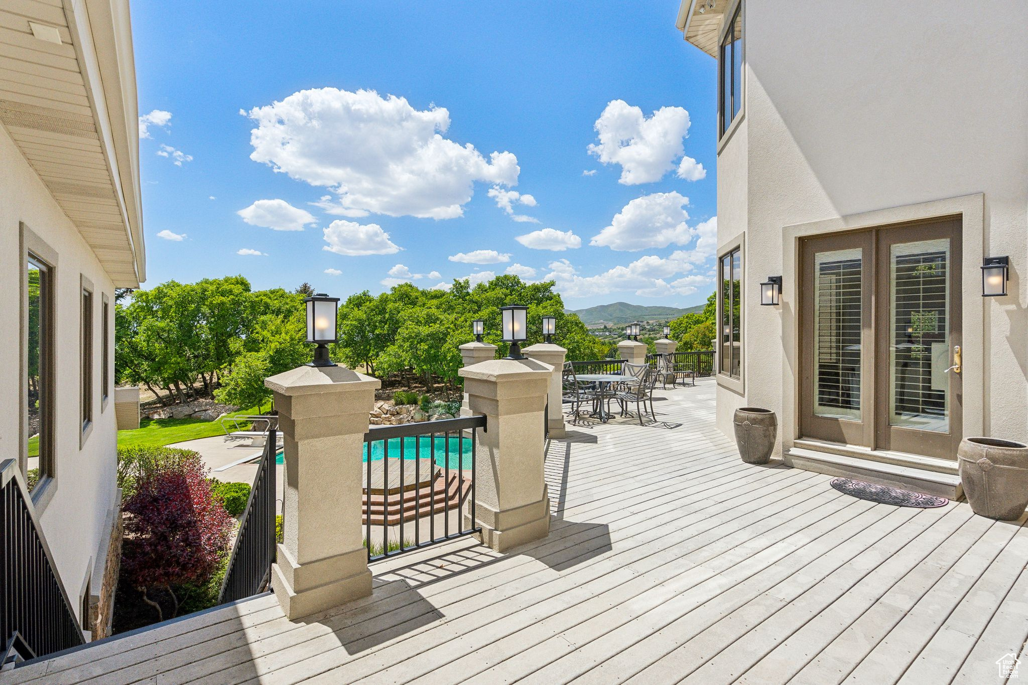 OAK KNOLL - Residential