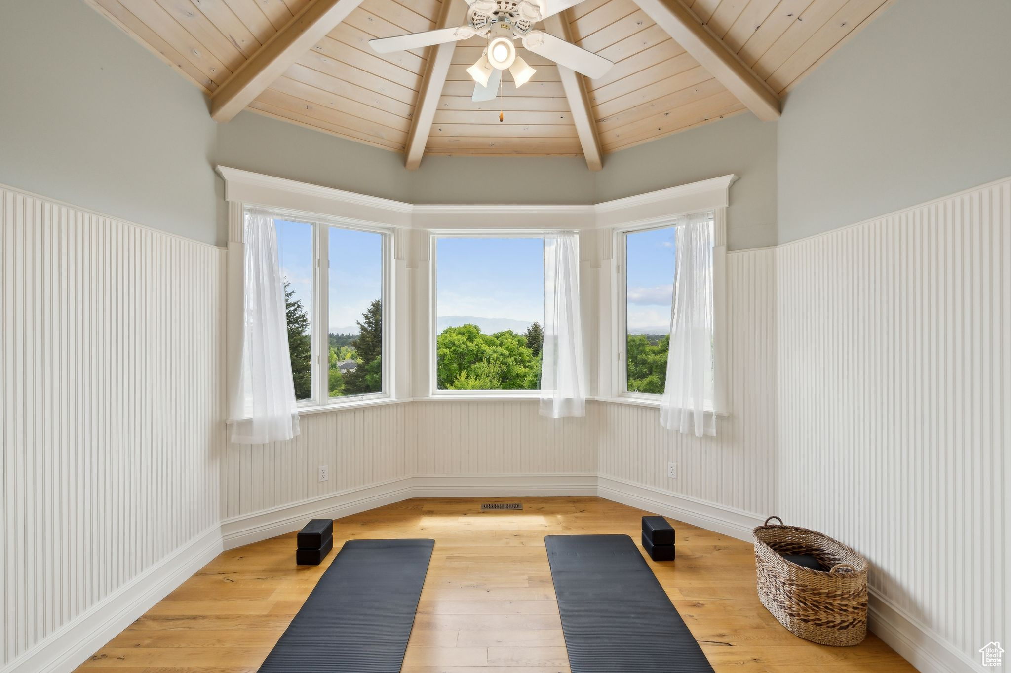 OAK KNOLL - Residential