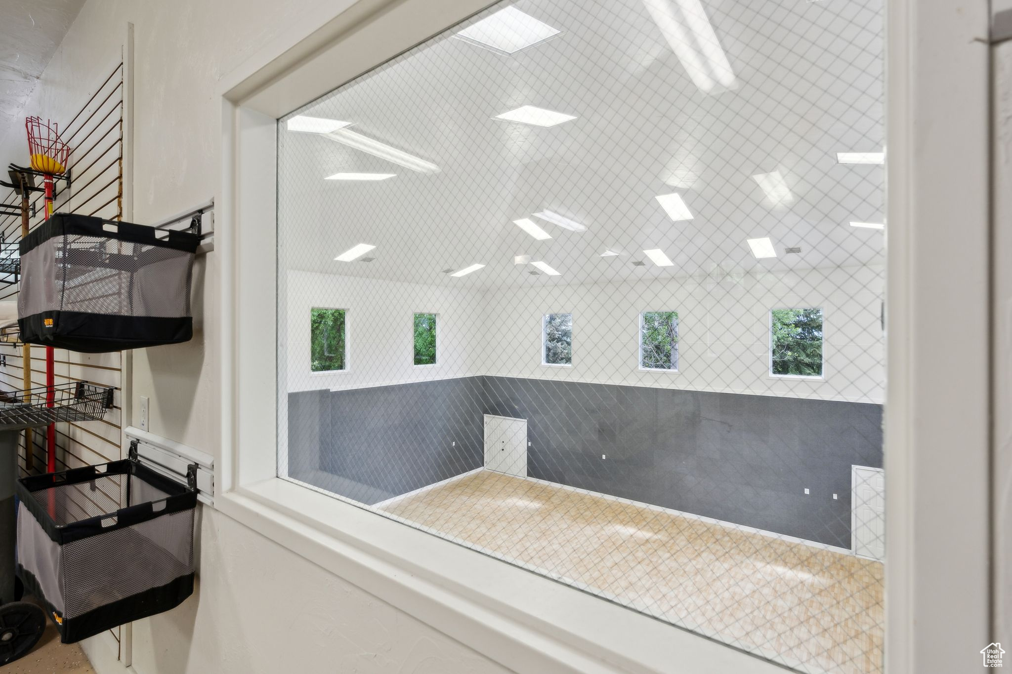 OAK KNOLL - Residential