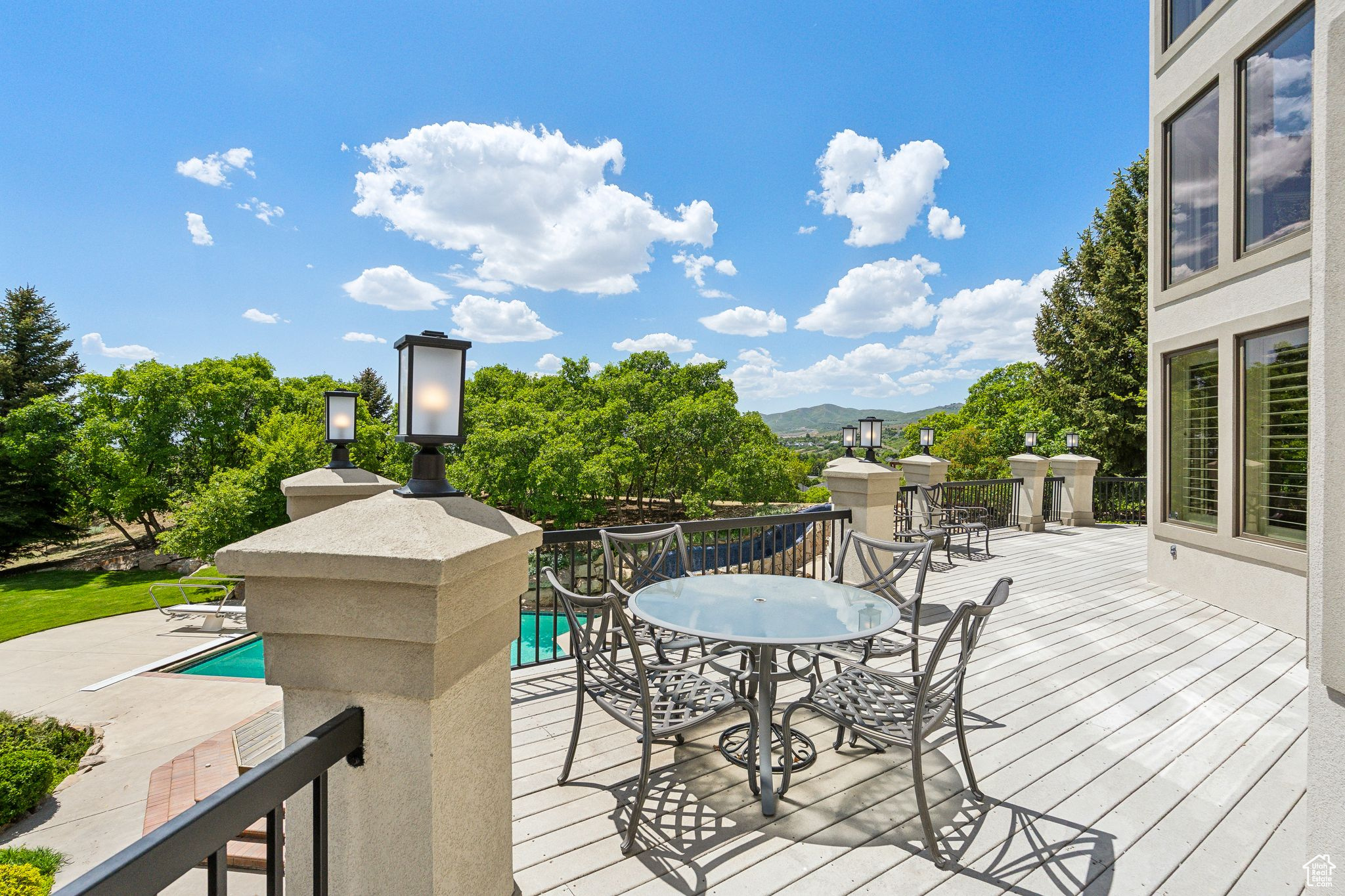 OAK KNOLL - Residential
