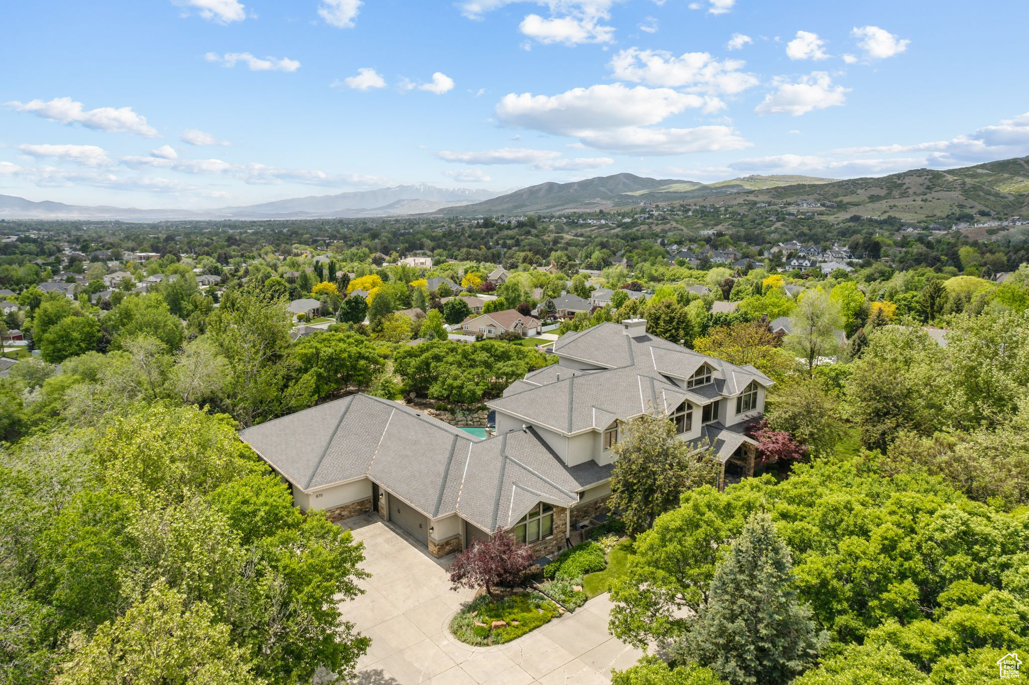 OAK KNOLL - Residential