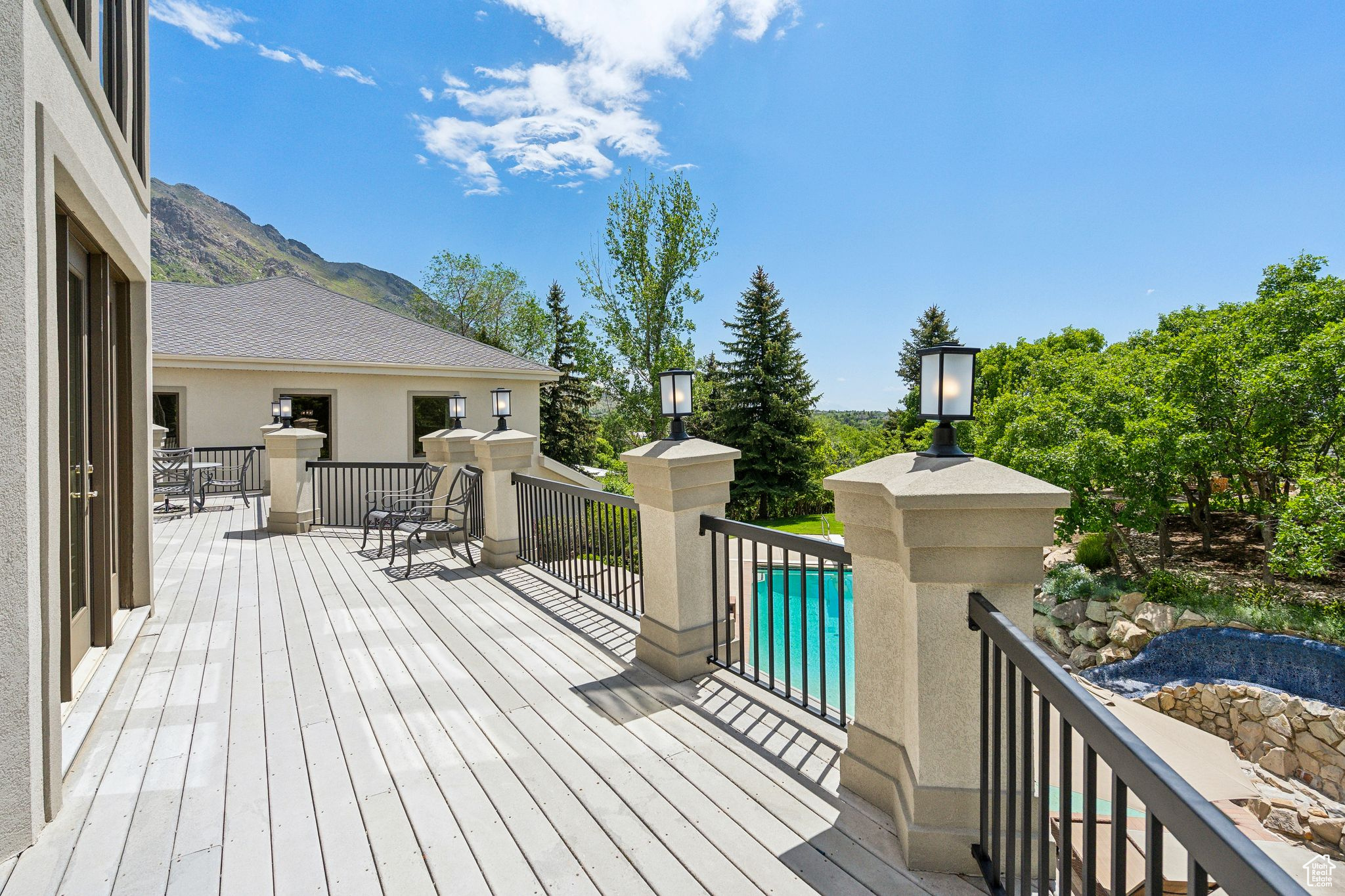 OAK KNOLL - Residential