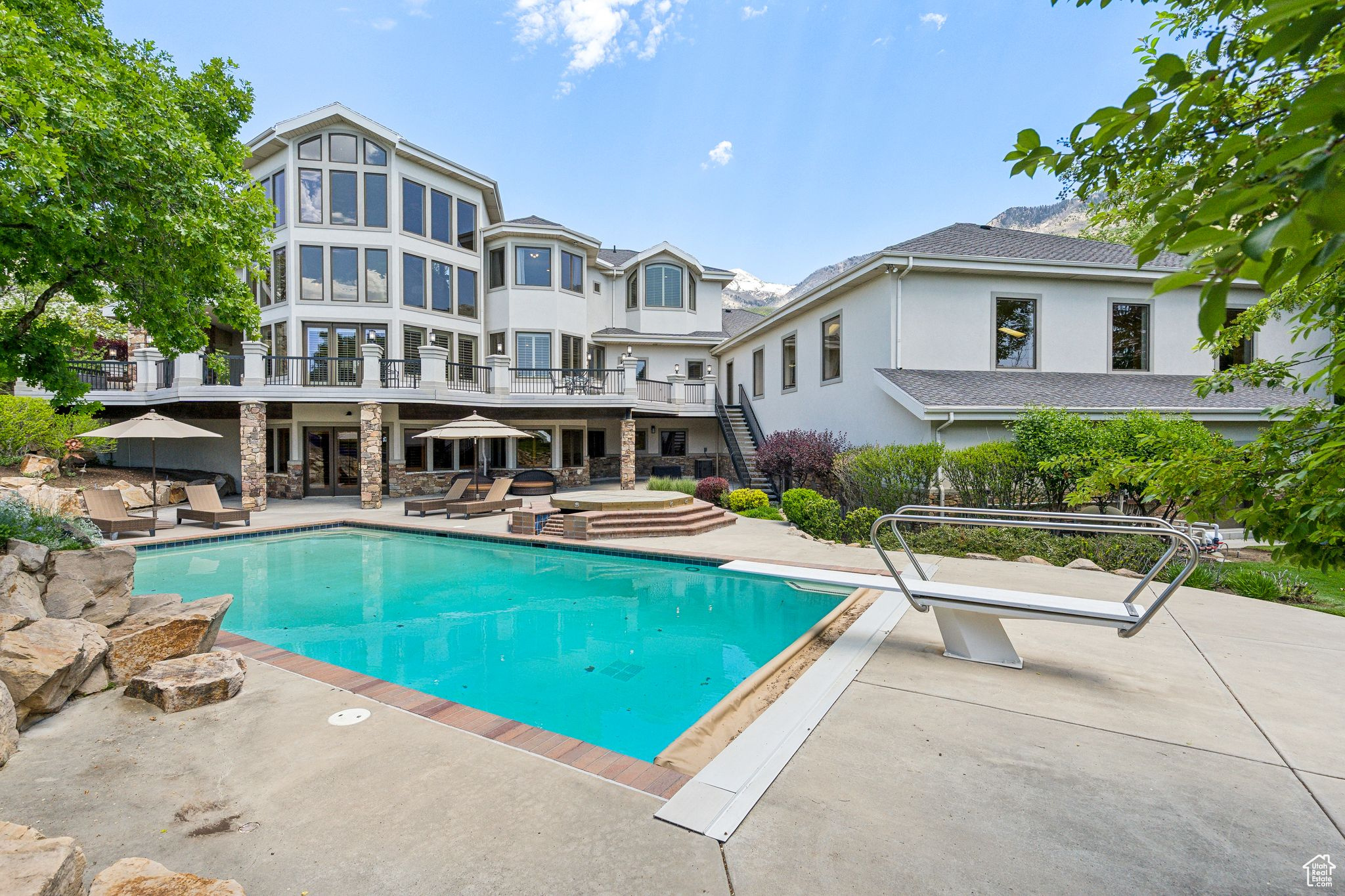 OAK KNOLL - Residential