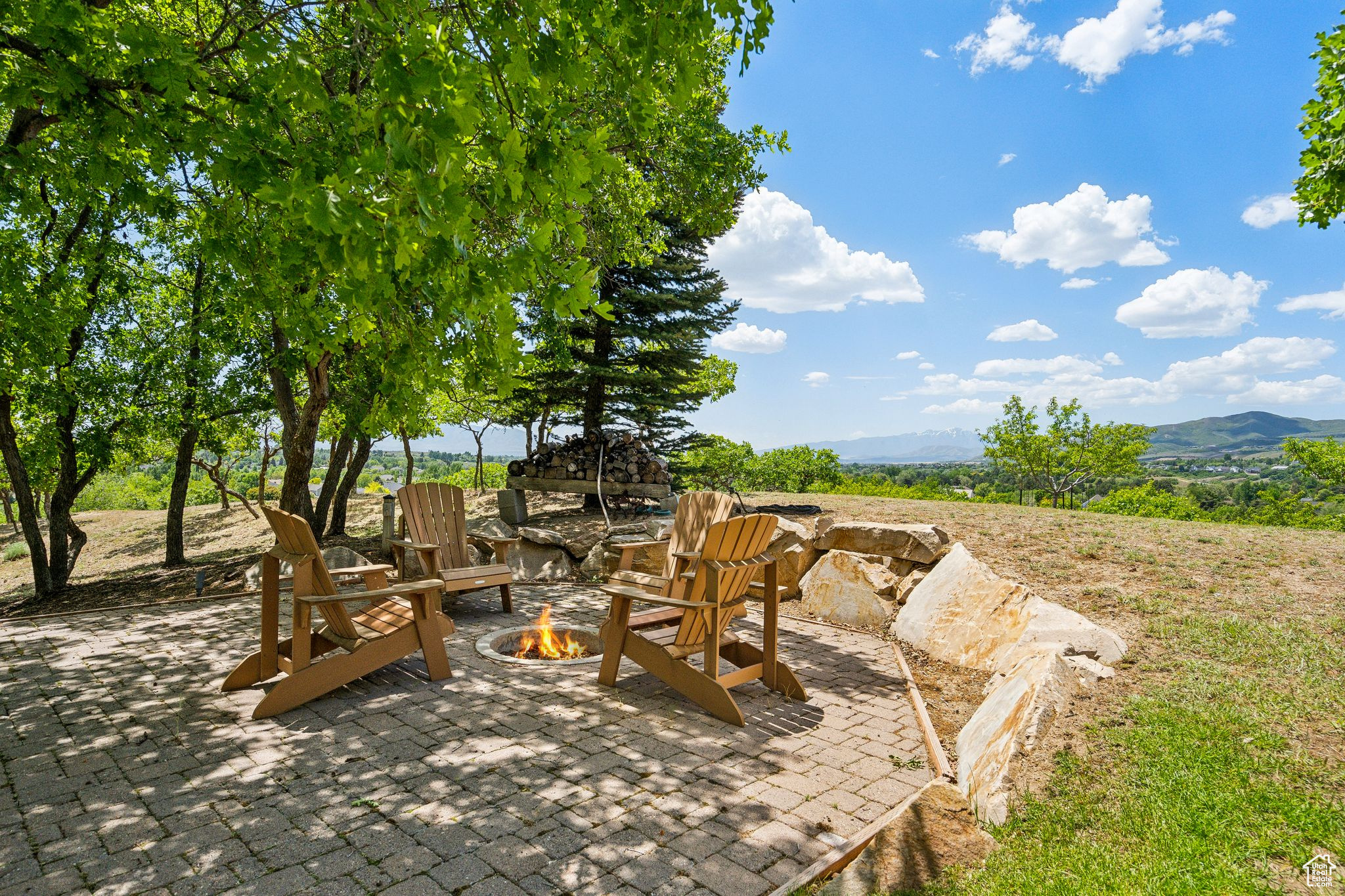 OAK KNOLL - Residential