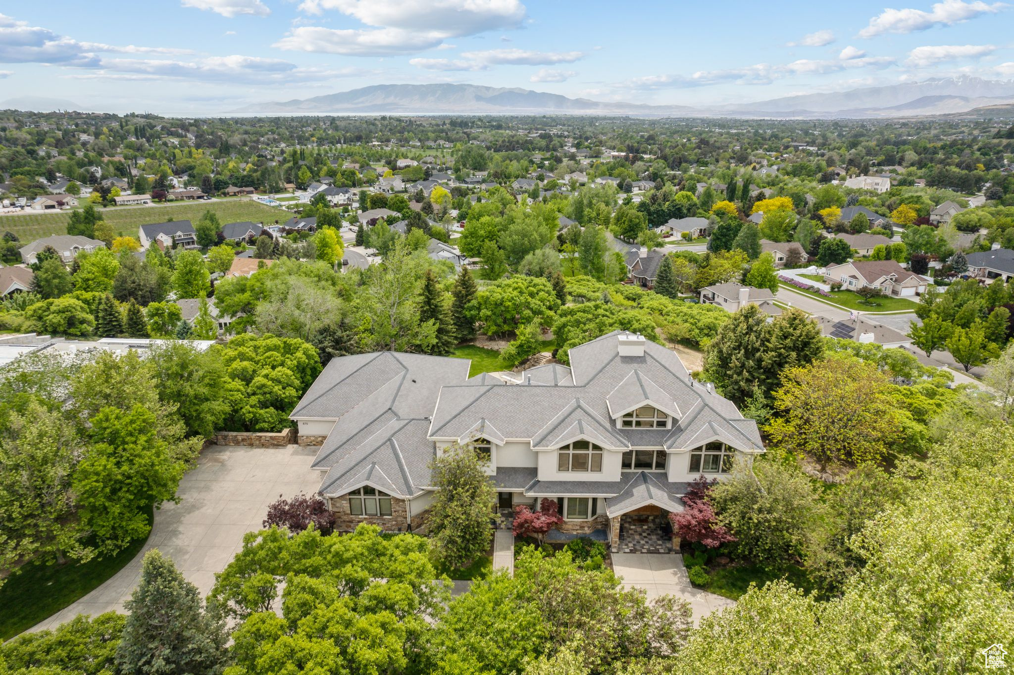 OAK KNOLL - Residential