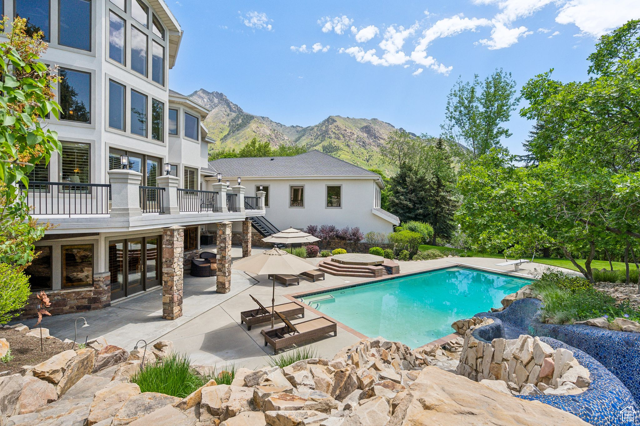 OAK KNOLL - Residential