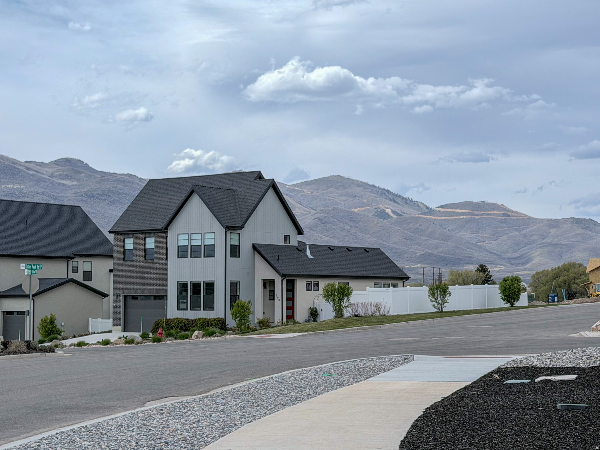 COYOTE RIDGE - Residential