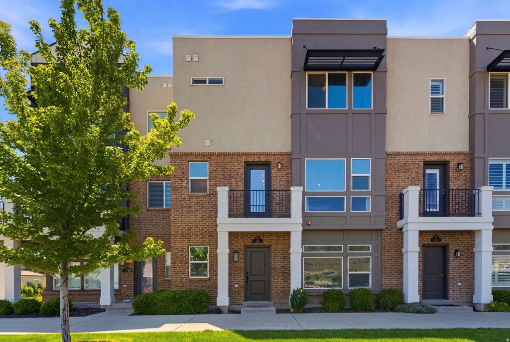 Photo of 22 N 1100 W, Farmington, UT 84025 (MLS # 2162961)