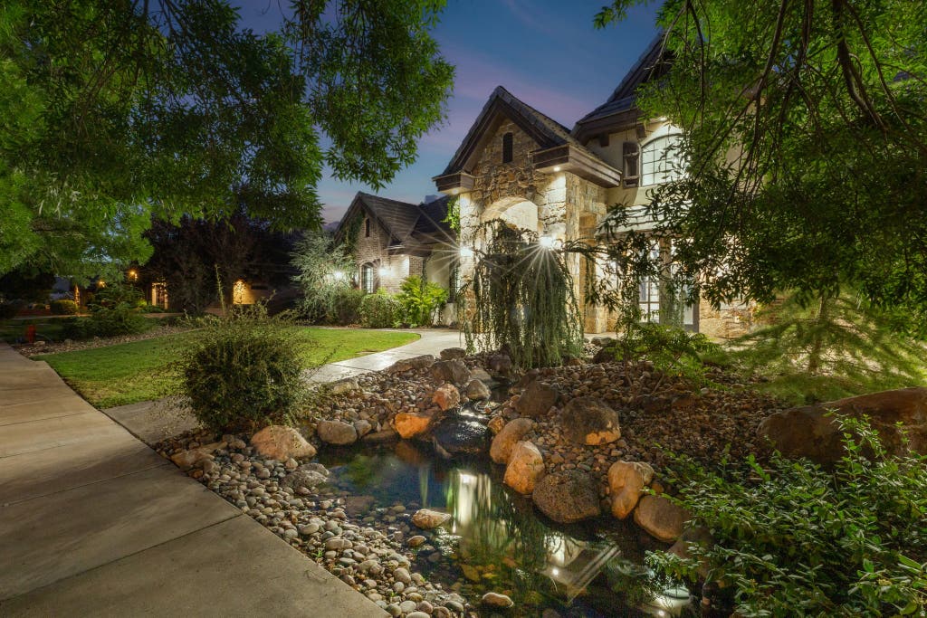 Photo of 749 S 990 W, Hurricane, UT 84737 (MLS # 2176553)