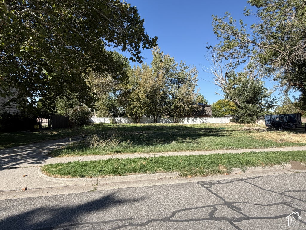 Photo of 630 S 300 E, Centerville, UT 84014 (MLS # 2189207)
