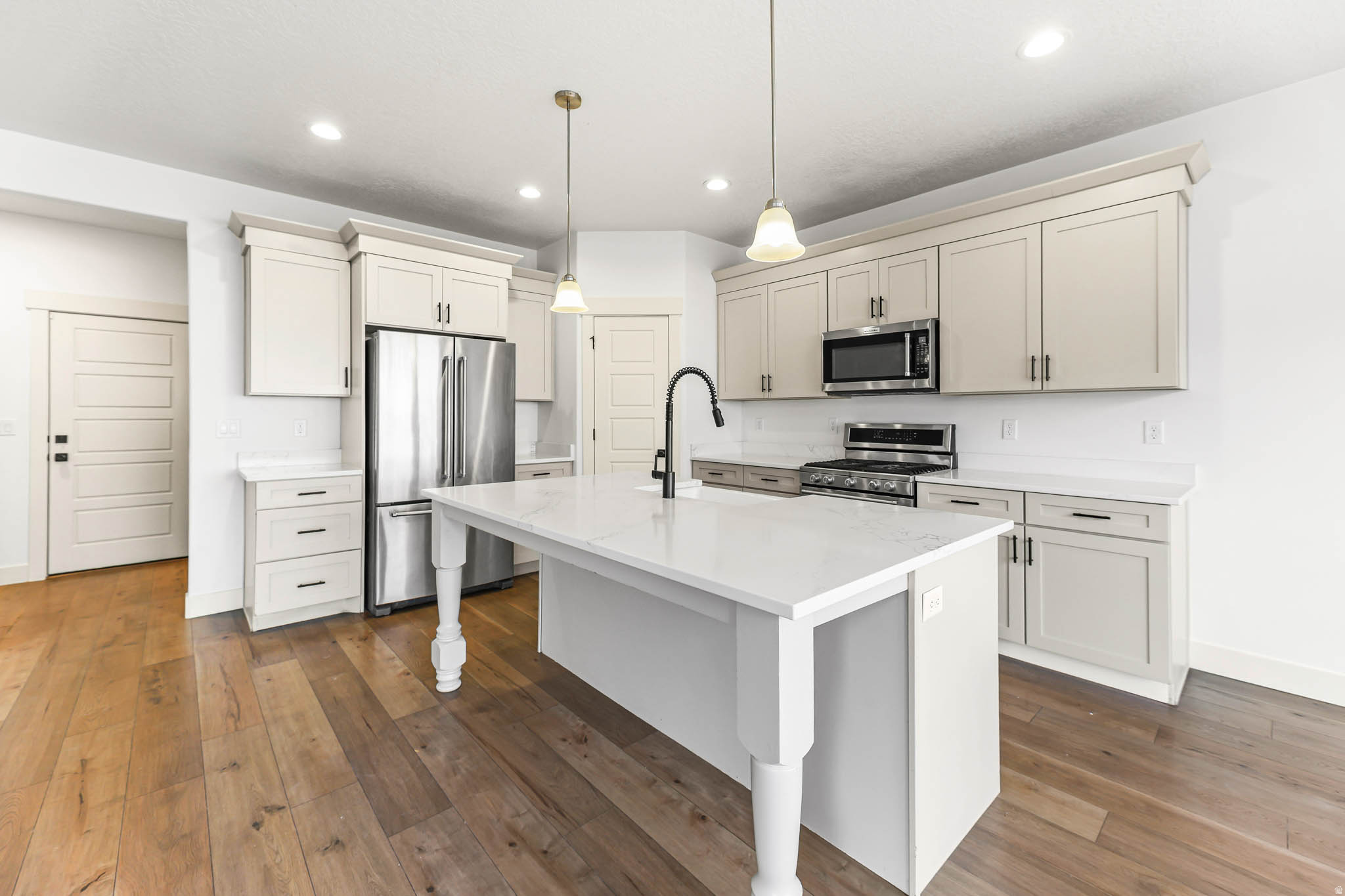 QUAILHILL - Residential