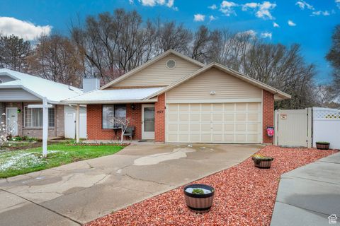 1077 E Deerwalk Ln S, Ogden, UT 84404 - MLS#: 2074523
