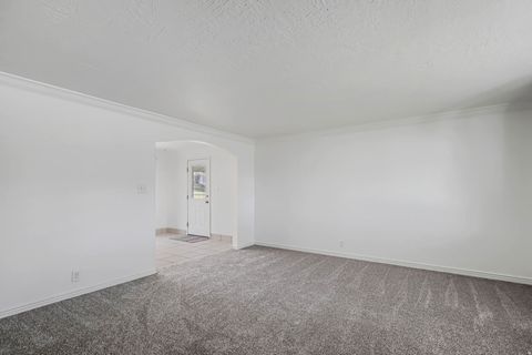Tiny photo for 965 E 250 S, Kaysville, UT 84037 (MLS # 2135495)