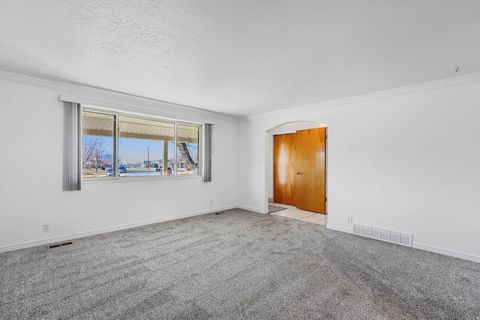 Tiny photo for 965 E 250 S, Kaysville, UT 84037 (MLS # 2135495)