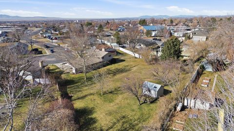 Tiny photo for 965 E 250 S, Kaysville, UT 84037 (MLS # 2135495)