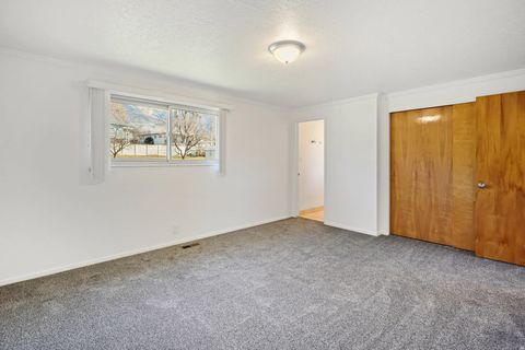 Tiny photo for 965 E 250 S, Kaysville, UT 84037 (MLS # 2135495)