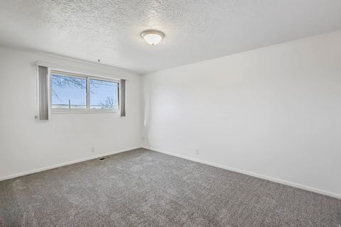 Tiny photo for 965 E 250 S, Kaysville, UT 84037 (MLS # 2135495)