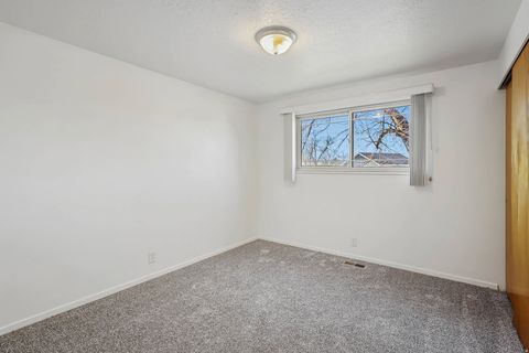Tiny photo for 965 E 250 S, Kaysville, UT 84037 (MLS # 2135495)