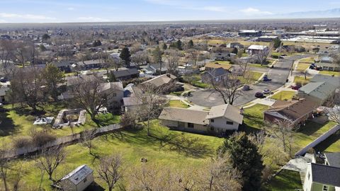 Tiny photo for 965 E 250 S, Kaysville, UT 84037 (MLS # 2135495)