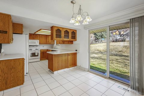 Tiny photo for 965 E 250 S, Kaysville, UT 84037 (MLS # 2135495)