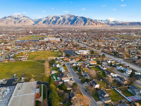 Tiny photo for 2554 W CHERRY GROVE WAY S, South Jordan, UT 84095 (MLS # 2126734)