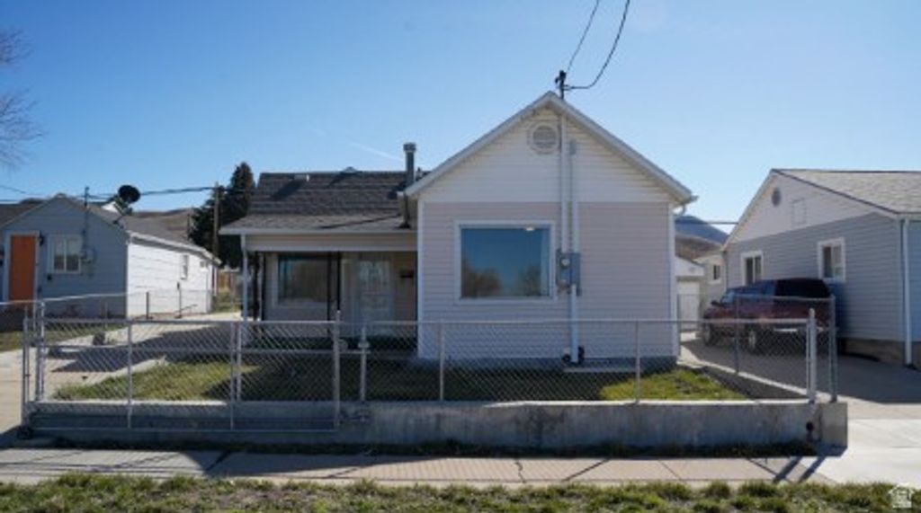 Photo of 268 E VINE ST S, Tooele, UT 84074 (MLS # 2143036)