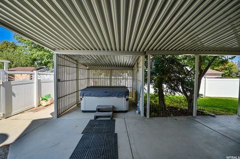 Tiny photo for 910 W BRANDERMILL CV S, Murray, UT 84123 (MLS # 2146671)