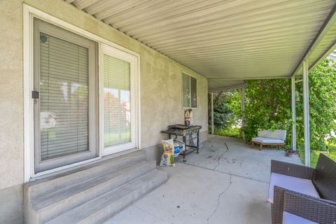 Tiny photo for 910 W BRANDERMILL CV S, Murray, UT 84123 (MLS # 2146671)
