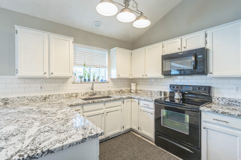 Tiny photo for 910 W BRANDERMILL CV S, Murray, UT 84123 (MLS # 2146671)