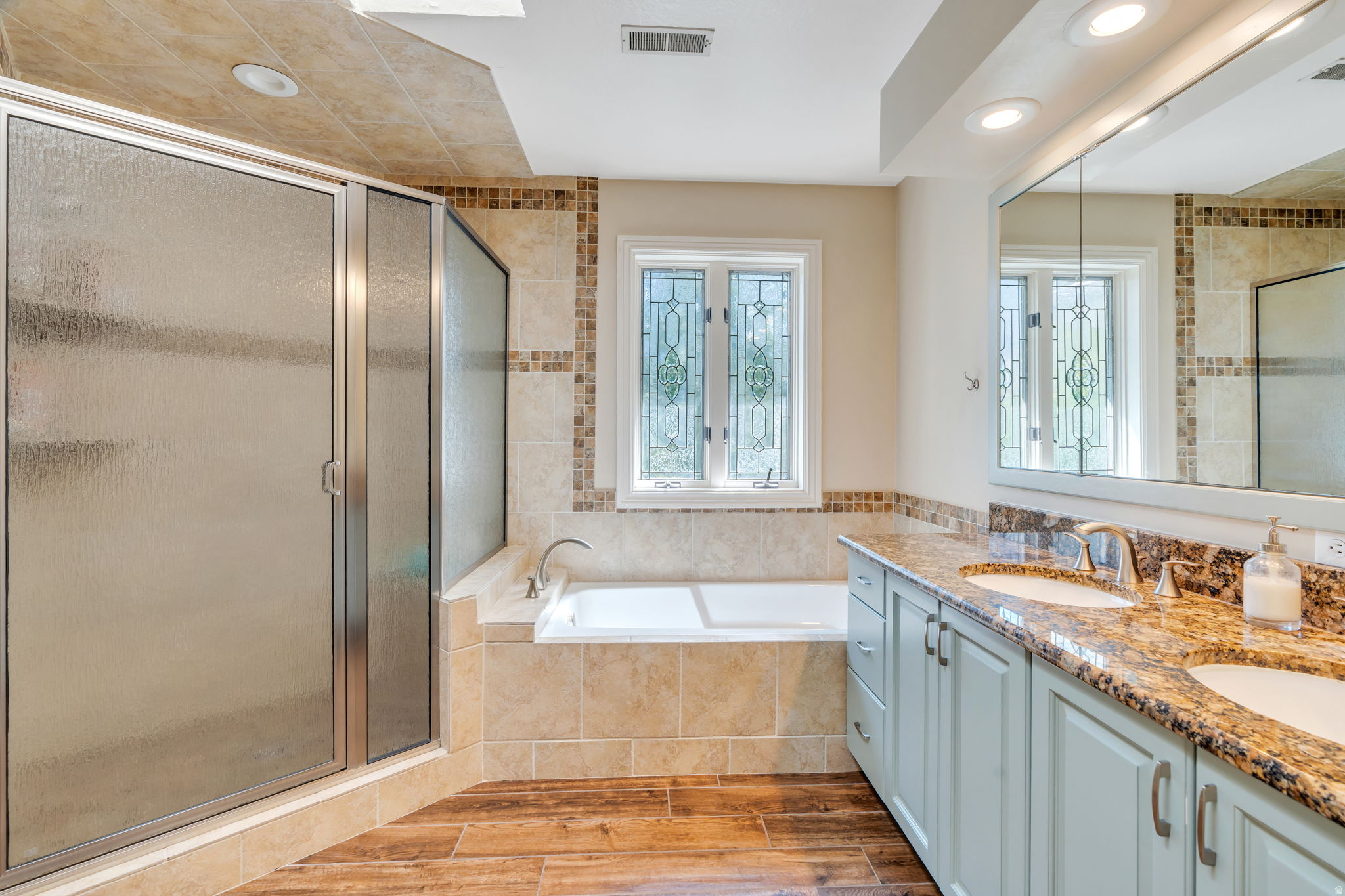 RIVER BREEZE HAVEN - Residential