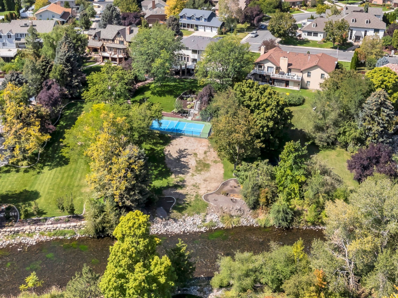 RIVER BREEZE HAVEN - Residential