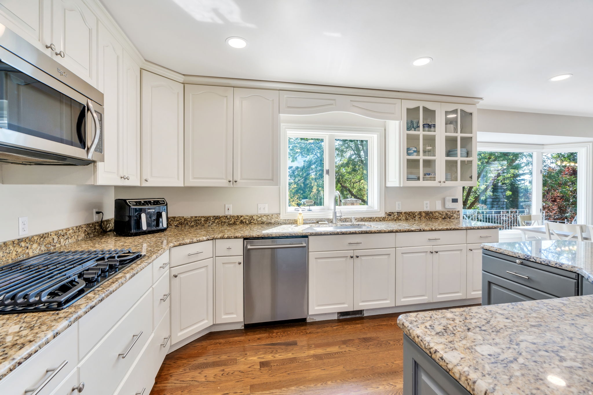 RIVER BREEZE HAVEN - Residential