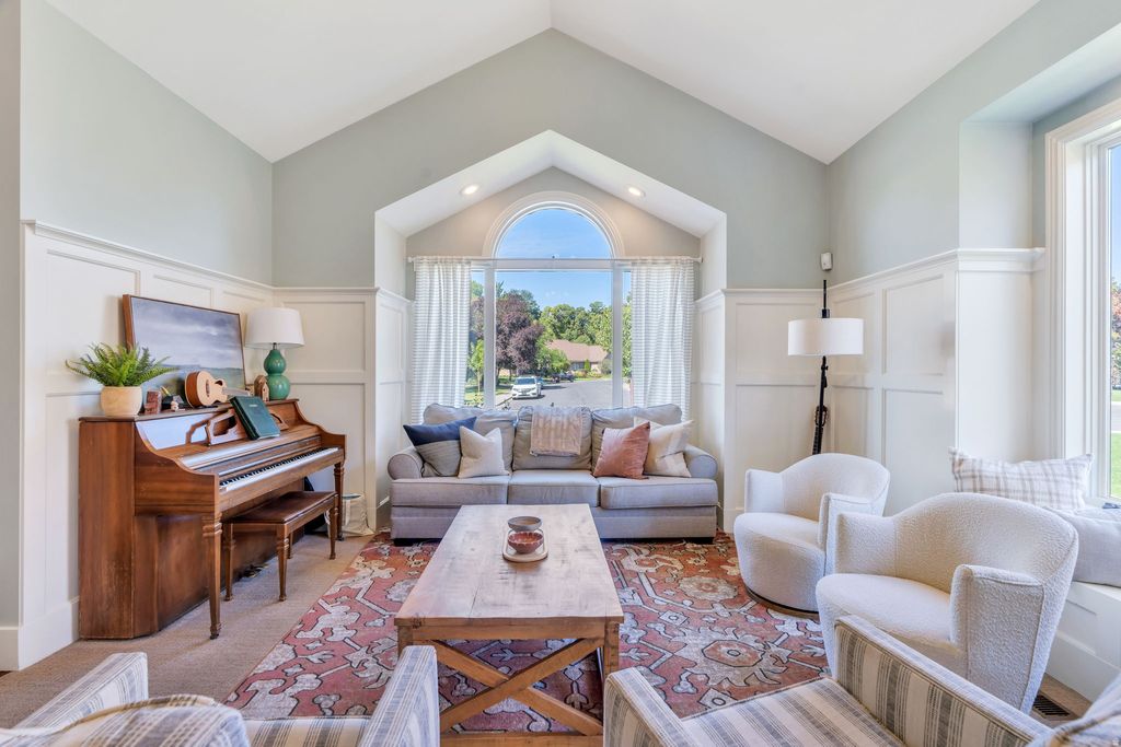 Photo of 675 S RIVER BREEZE DR, Orem, UT 84097 (MLS # 2149300)