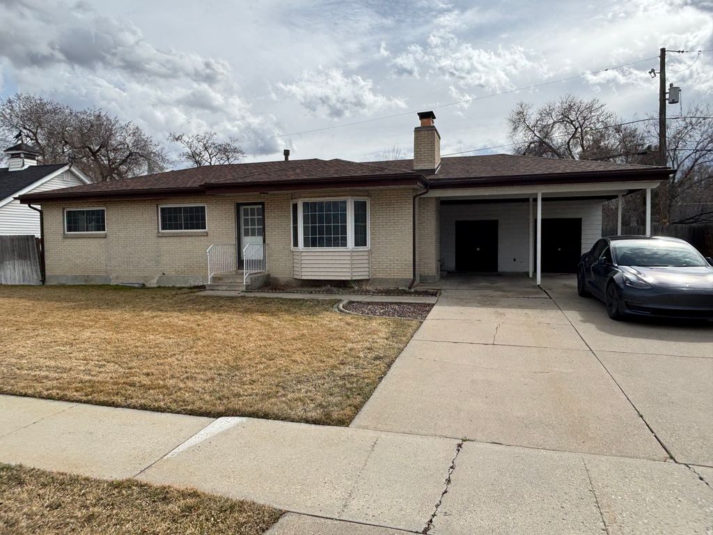 Photo of 972 E SAGEHILL DR, Millcreek, UT 84124 (MLS # 2140120)