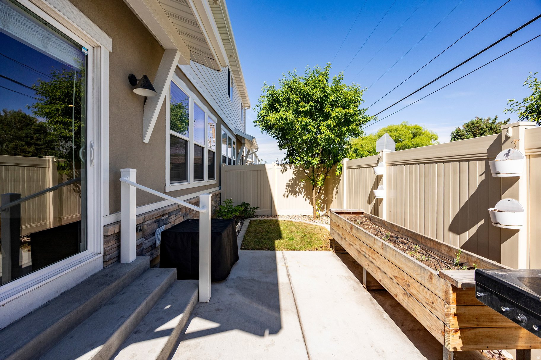WEYBURN POINTE - Residential
